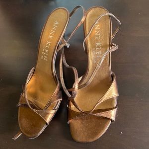 Anne Klein gold heels size 8.5